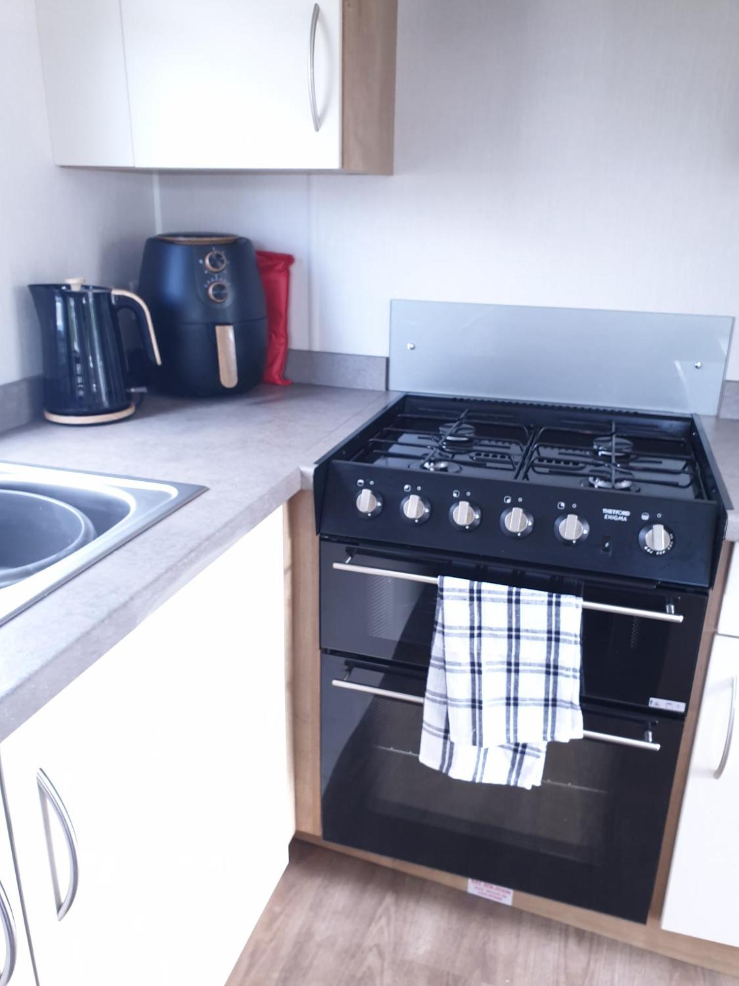 16 Anglers Acre Luxury Hot Tub Break Tattershall Lakes ภายนอก รูปภาพ
